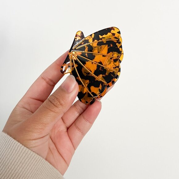 Mini Brown Tortoise Shell Claw Clip - Picture 3 of 5